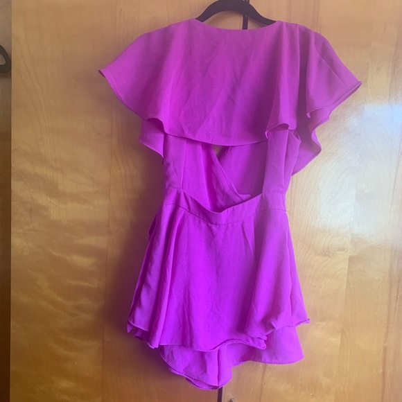 NWT Flutter Tie Front Romper - Picture 5 of 6